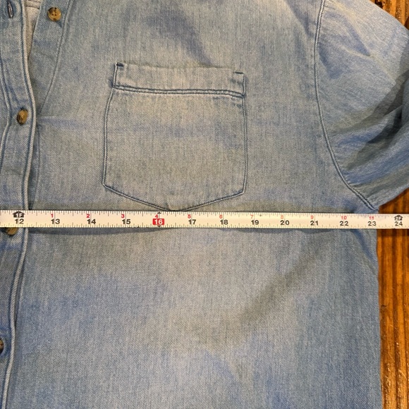 Old Navy Boyfriend Denim Shirt Light Wash Button Down Size Small - Picture 5 of 8